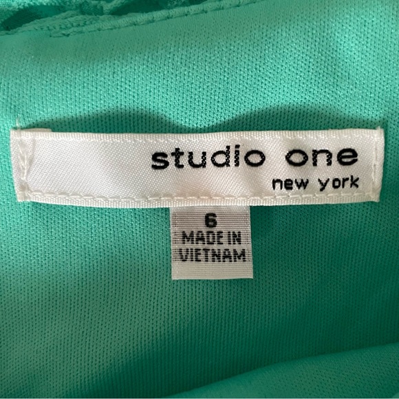 Studio One Green Lace Mini Dress - Picture 4 of 5